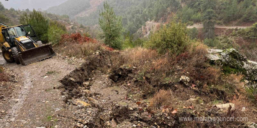 Efeler Belediyesi ekiplerinden kapanan yollara hızlı müdahale