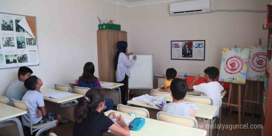 Efeler Belediyesi, yüzlerce kişiye ücretsiz kurslarla sanat ve spor imkanı sunuyor