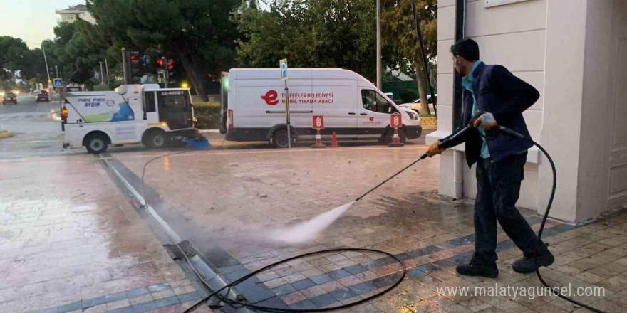 Efeler Belediyesi’nden Sevgi Yolu’nda temizlik çalışması