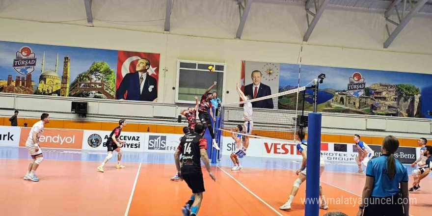 Efeler Ligi: TÜRŞAD: 0 - Halkbank: 3