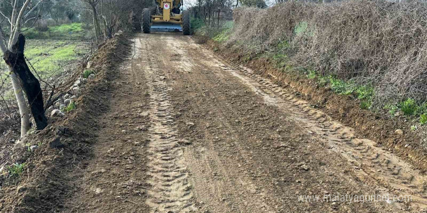 Efeler’de tarım arazilerinin yolları düzenleniyor