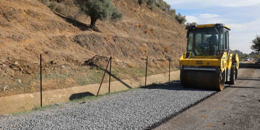 Efeler’in ekipleri yolları yeniliyor