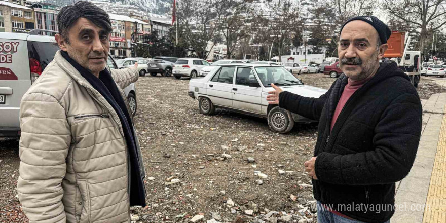 Efsane Vali Yazıcıoğlu’nun da görev yaptığı tarihi valilik binasının yıkımı Tokat esnafını zora soktu