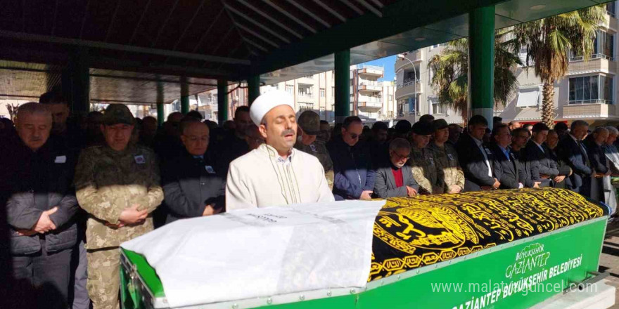 Ege Ordu Komutanı Orgeneral İrfan Özsert’in anne acısı