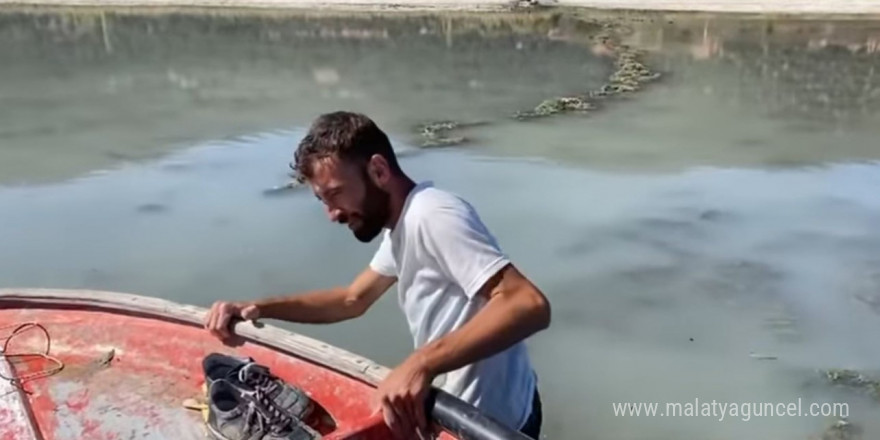 Eğirdir Gölü’ne motorlu kayıkla açılan 4 kişi gölün ortasında çamura saplandı