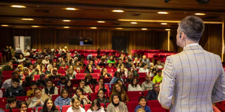 Eğitim koçu Dinç, Aile ve Kariyer Okulu ile ilgili bilgi verdi