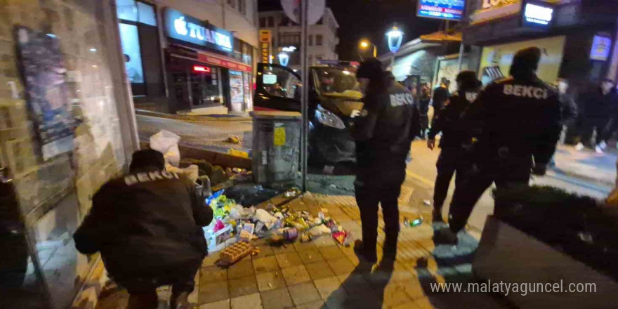 Eğlence merkezinde laf atma kavgası: 2 gözaltı