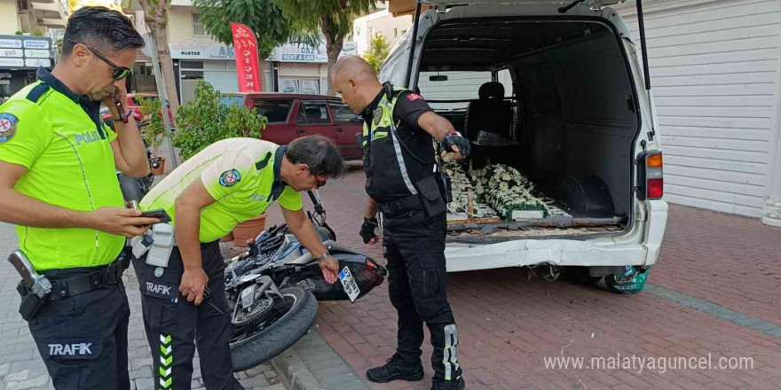 Ehliyetine el konulan motosiklet sürücüsünün tek teker şovu hastanede bitti