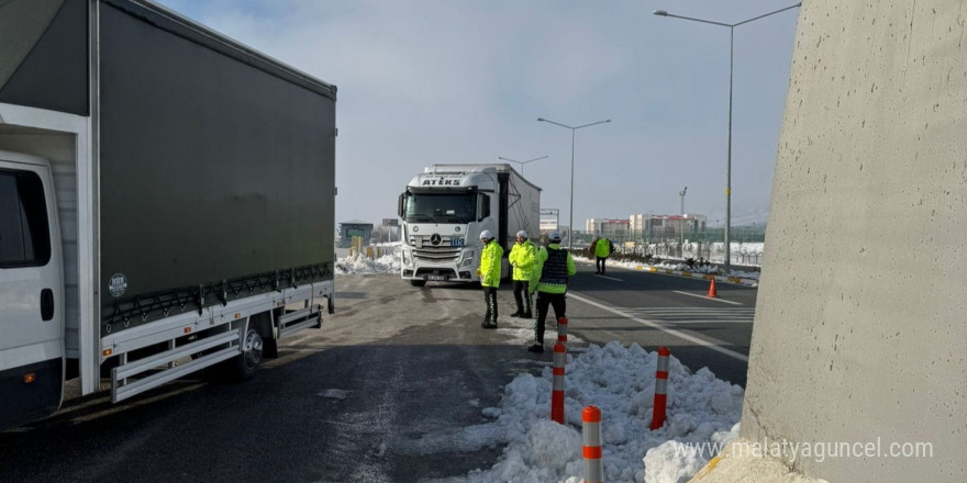 Ekiplerden ticari araçlara yönelik zorunlu kış lastiği uygulaması