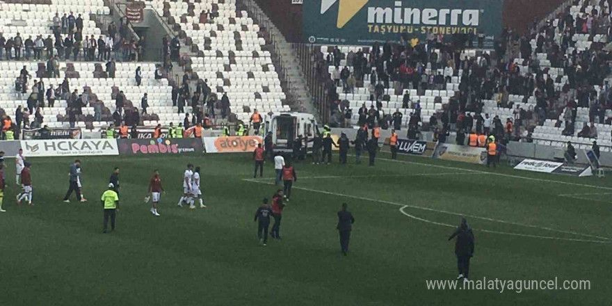 Elazığ Atatürk Stadyumu zemini zarar gördü