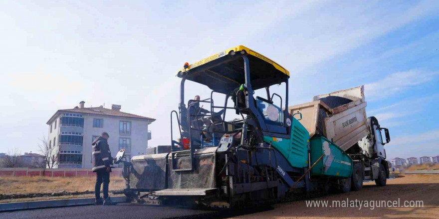 Elazığ Belediyesi ekipleri, kentin dört bir yanında yoğun mesaisini sürdürüyor