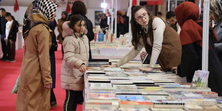 Elazığ Kitap Fuarı’na vatandaşların ilgisi sürüyor