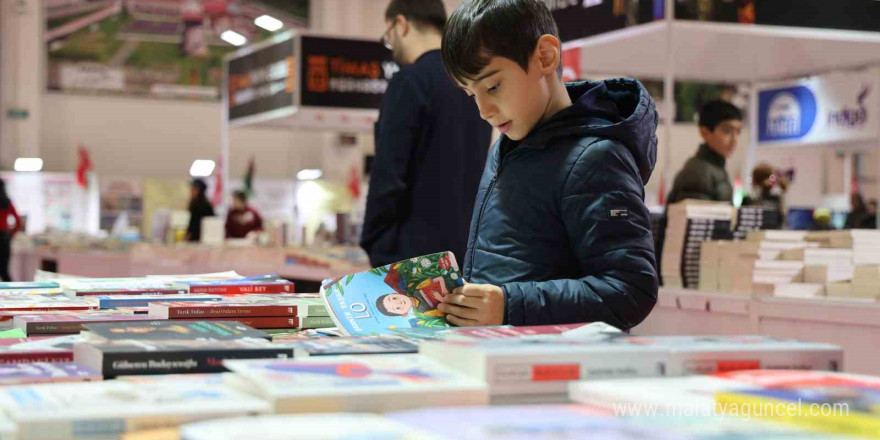 Elazığ Kitap Fuarı’na vatandaşların ilgisi sürüyor