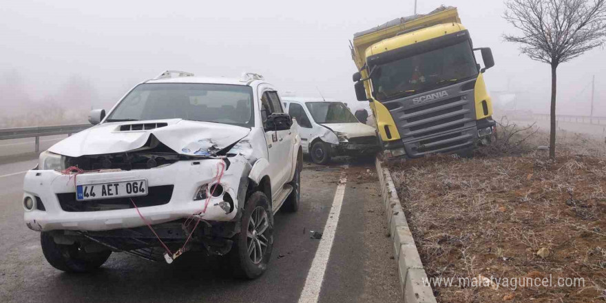 Elazığ’da 2 saatte 2 büyük zincirleme kaza: 13 araç çarpıştı, 7 yaralı