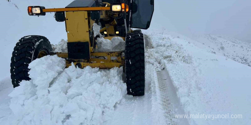 Elazığ’da 31 köy yolunu açma çalışması sürüyor