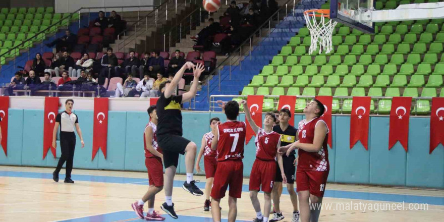 Elazığ’da basketbol U18 yerel lig mücadelesi başladı