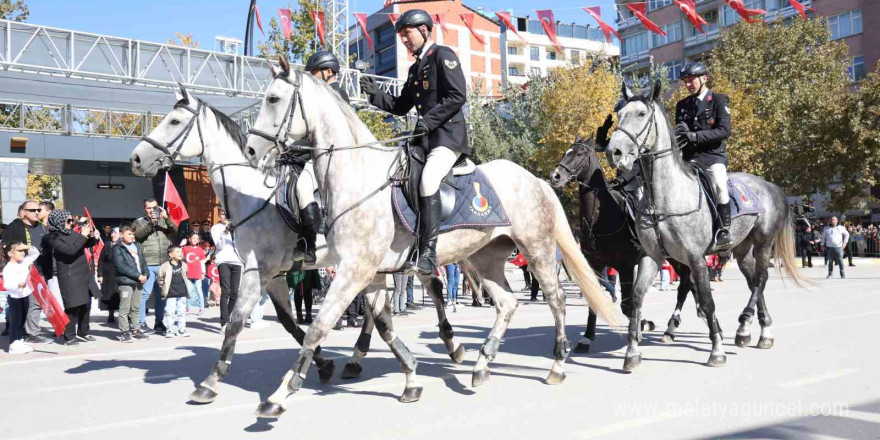 Elazığ’da Cumhuriyet’in 101. yılı coşkuyla kutlandı