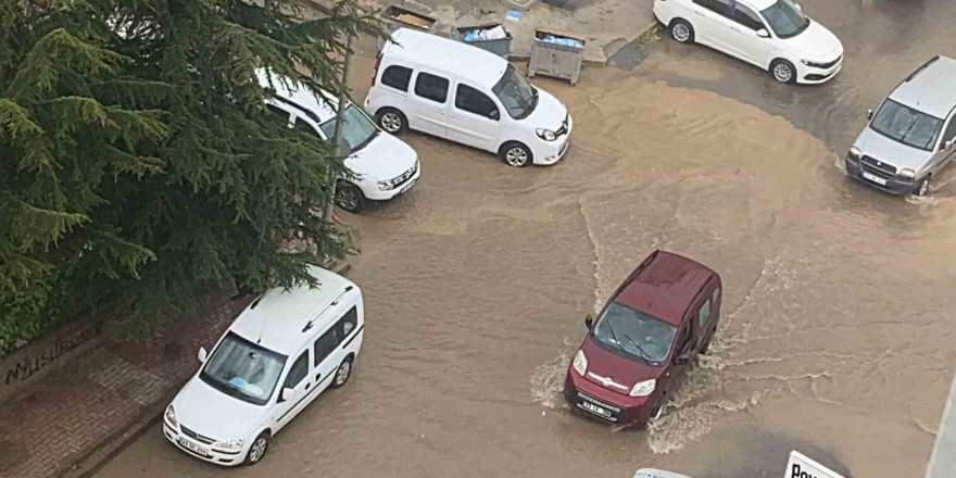 Elazığ’da dolu ve sağanak hayatı felç etti