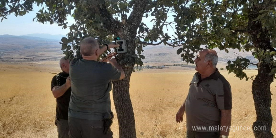 Elazığ’da fotokapanların bakımı yapıldı