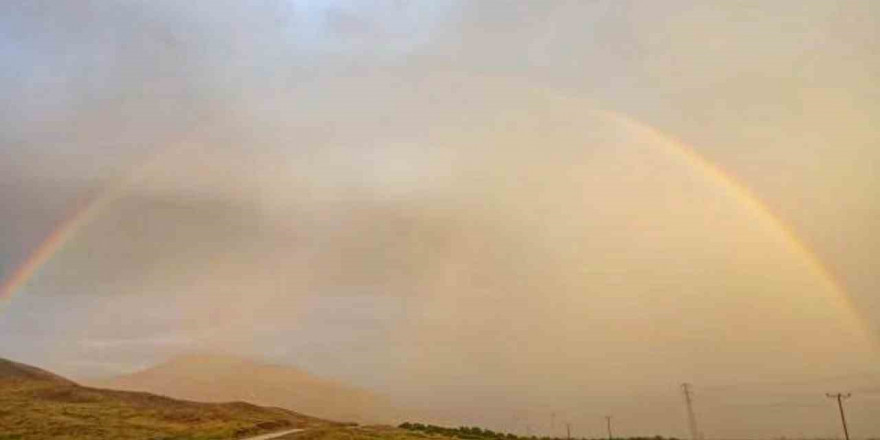 Elazığ’da gökkuşağı mest etti