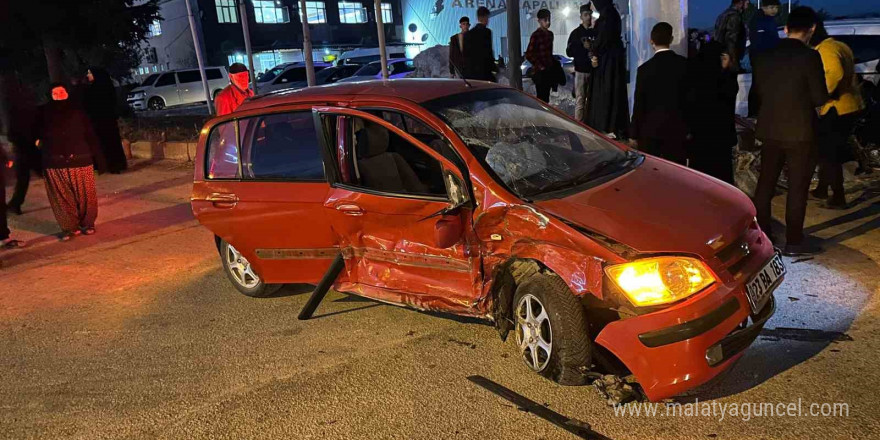 Elazığ’da iki otomobil çarpıştı: 5 yaralı