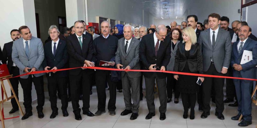 Elazığ’da ‘İletişim Müzesi’ ve ‘Fotoğraflarda Yaşayan Harput Sergisi’ açıldı