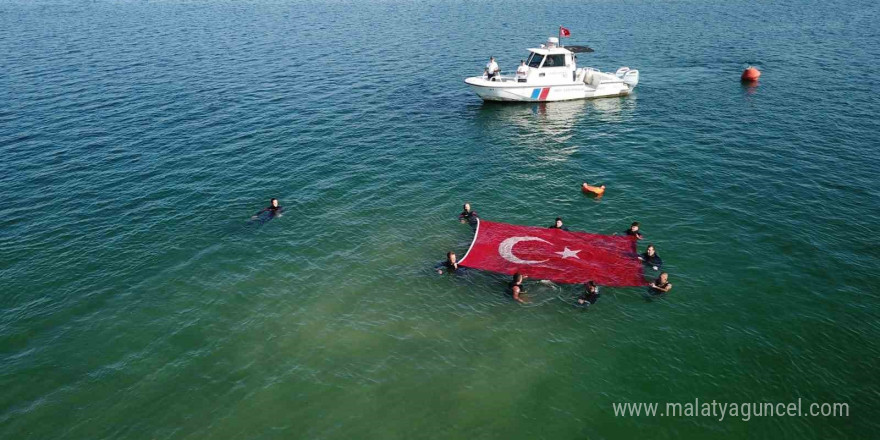 Elazığ’da itfaiye ve EKUT ekibine su altı arama kurtarma eğitimi verildi