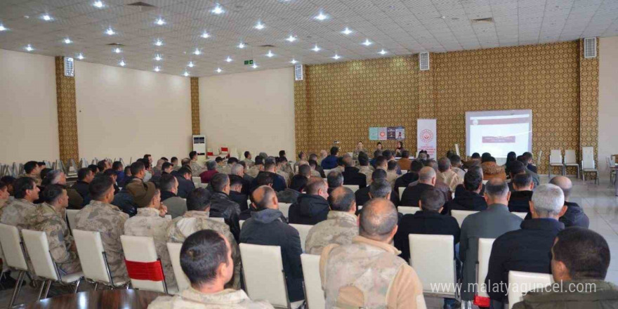 Elazığ’da jandarmanın bilgilendirme faaliyetleri sürüyor