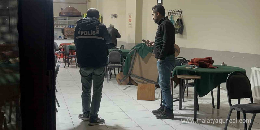 Elazığ’da kıraathaneye silahlı saldırı: 2 yaralı