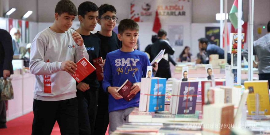 Elazığ’da Kitap Fuarı’na yoğun ilgi