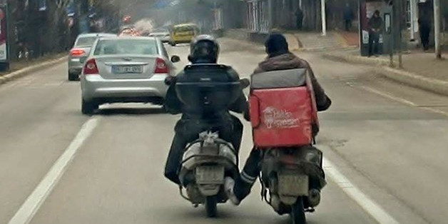 Elazığ’da motokuryenin tehlikeli yolculuğu