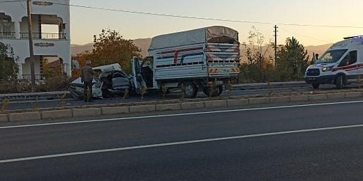 Elazığ’da otomobil ile kamyonet çarpıştı: 1 ölü, 1 yaralı