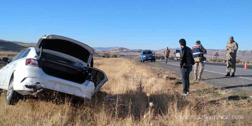 Elazığ’da otomobil takla attı: 2 yaralı