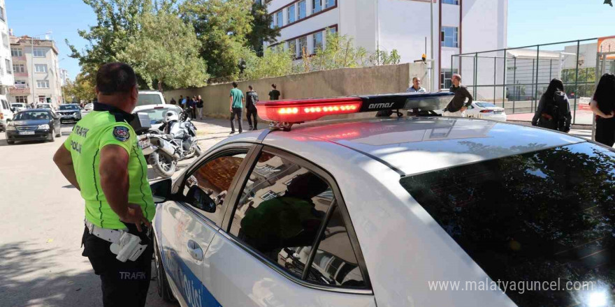 Elazığ’da polis, okul önlerinde kuş uçurtmuyor