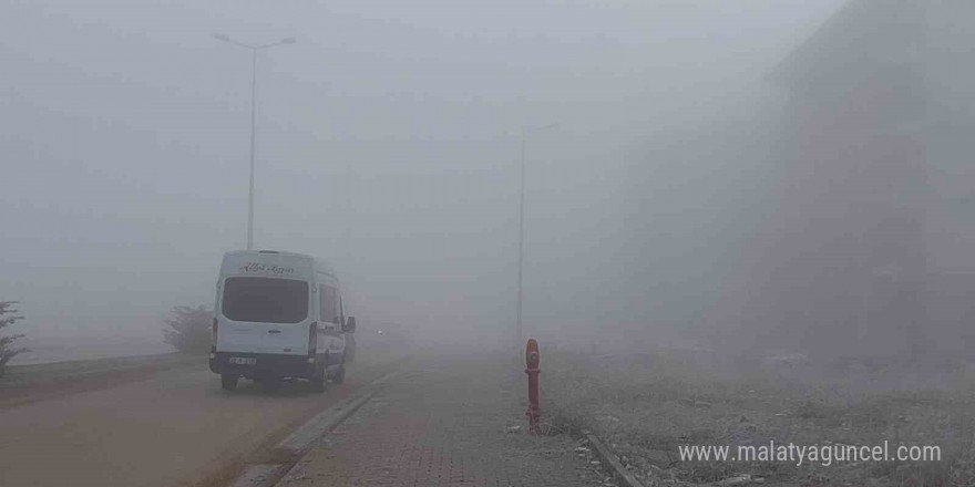 Elazığ’da sis etkisini sürdürüyor