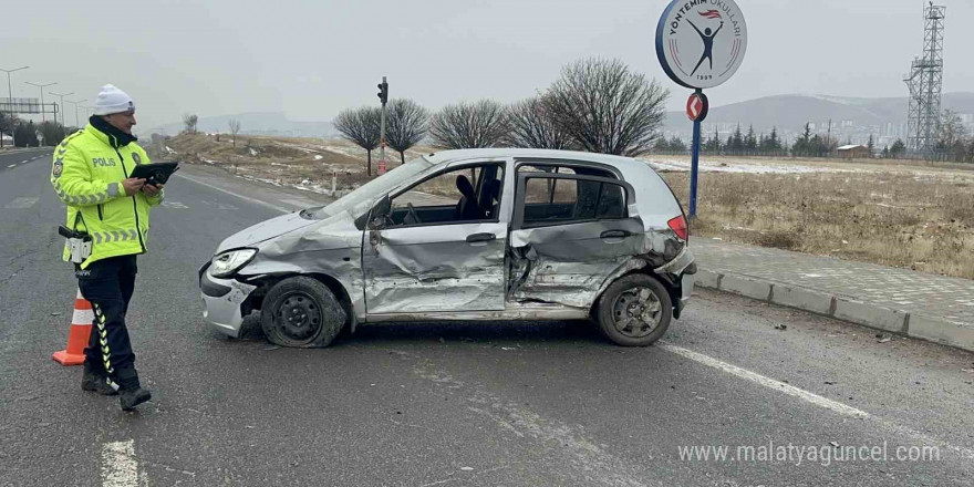 Elazığ’da trafik kazası: 1’i ağır 3 yaralı