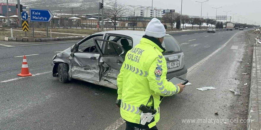 Elazığ’da trafik kazası: 1’i ağır 3 yaralı