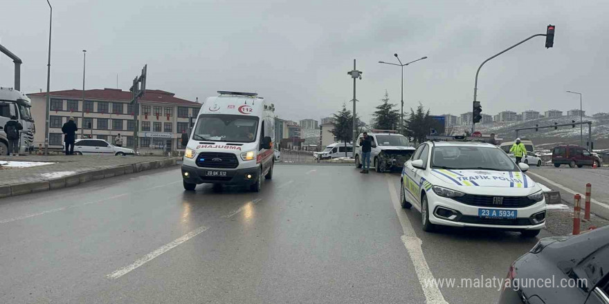 Elazığ’da trafik kazası: 1’i ağır 3 yaralı