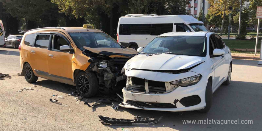 Elazığ’da trafik kazası:  2 yaralı