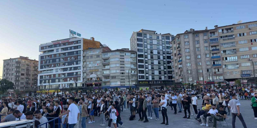 Elazığ’da Türkiye-Portekiz maçı için dev ekran kuruldu