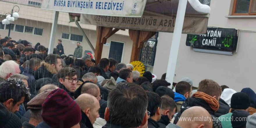 Elektrik akımına kapılan işçi toprağa verildi