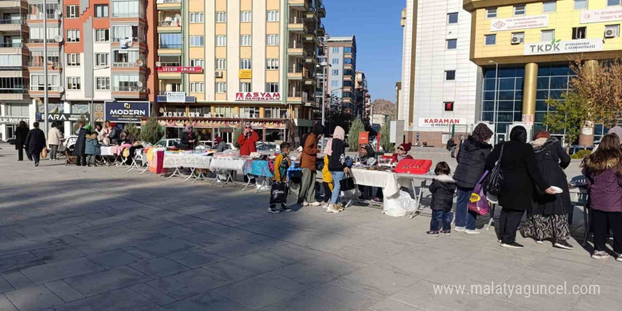 Emekçi Kadınlar pazarı yoğun ilgi gördü