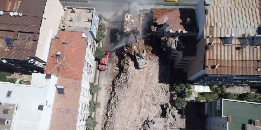 Emniyet Müdürlüğü D Hizmet Binası’nın yıkımı sürüyor