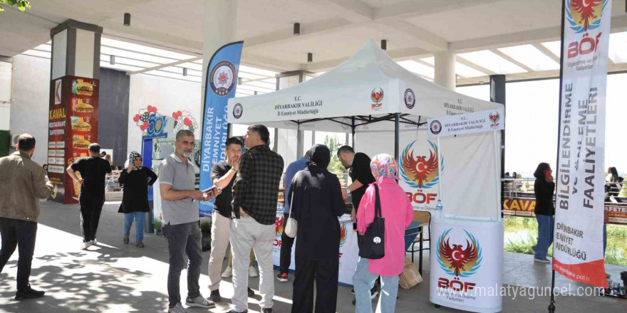 Emniyetten Dicle Üniversitesi’nde öğrencilere yönelik bilgilendirme faaliyeti