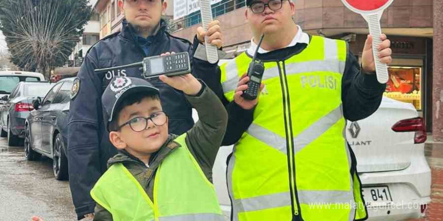 Engelli bireyler trafik polisi olmanın heyecanını yaşadı