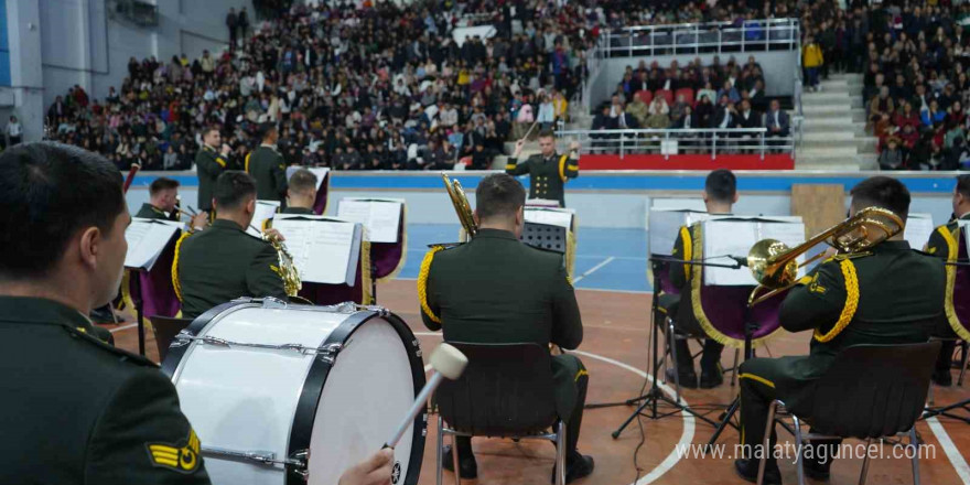 Engelli öğrenci bando ekibine şeflik yaptı