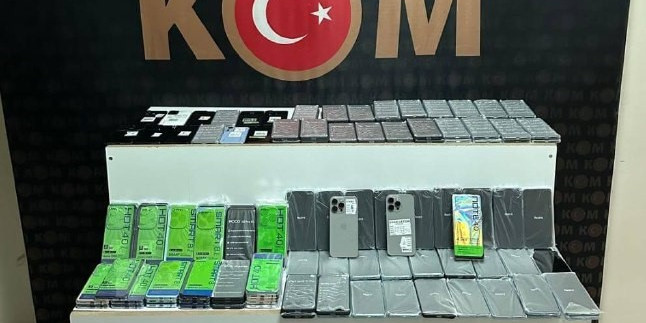 Erciş’te kaçak cep telefonu ele geçirildi