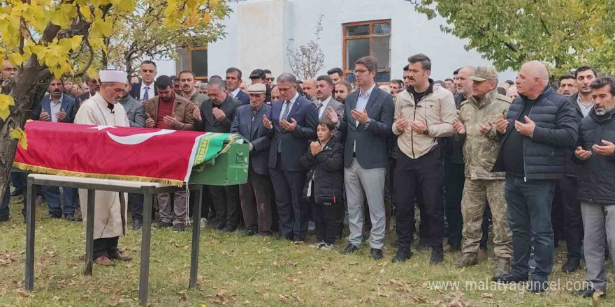 Erciş’te silahlı saldırıda yaşamını yitiren hastane görevlisi son yolculuğuna uğurlandı