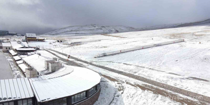 Erciyes beyaza büründü