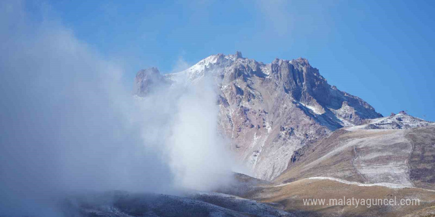 Erciyes beyaza büründü